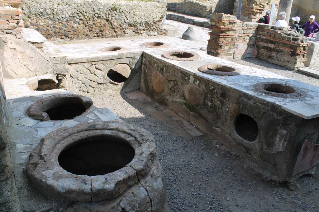 IV.15 Herculaneum. March 2014. Looking north-east to doorway to Decumanus Inferiore at junction with Cardo V.
IV.16 is the entrance doorway, on the right.
Foto Annette Haug, ERC Grant 681269 DÉCOR.